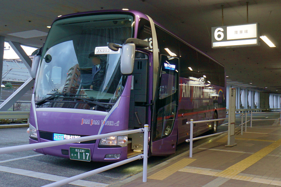 Jr町田駅前の町田ターミナルに 京都 大阪行の 夜間高速バス
